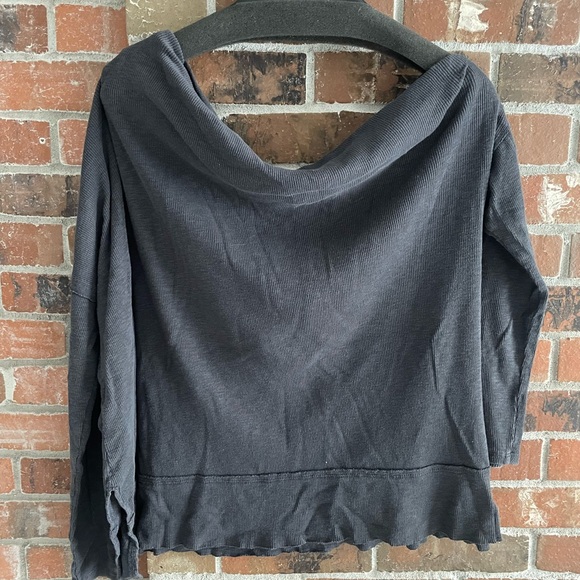 Free People charcoal grey off the shoulder long sleeve t-shirt, size small. - Picture 4 of 6